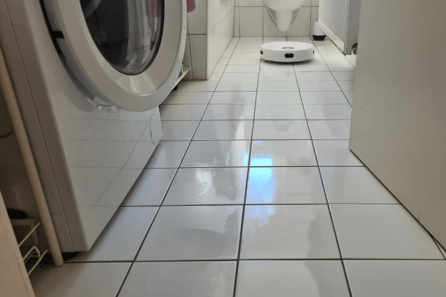 Результат влажной уборки на плитке Yeedi Floor 3 Station